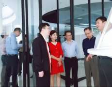 广东省工业和信息化局莅临皇冠·app站官网入口(中国)-Royal crown调研制造业创新中心建设情况 